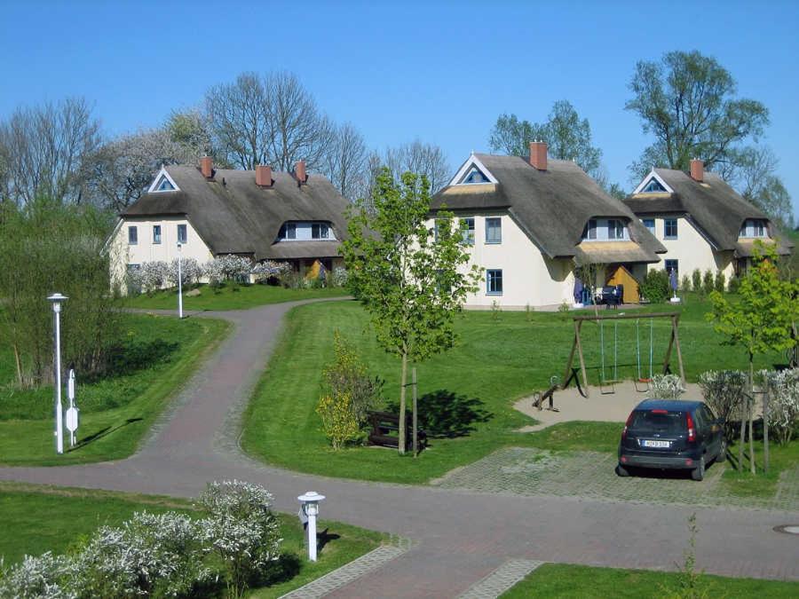 Komfortables Reetdachferienhaus Hasel 1 Puddemin Bagian luar foto