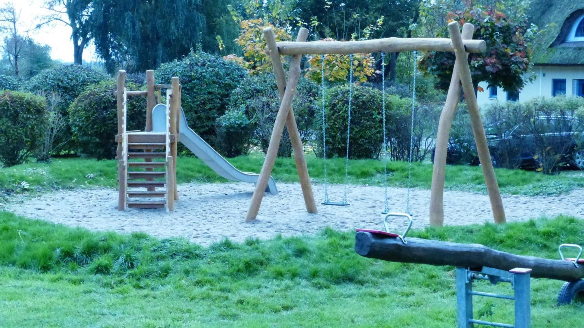 Komfortables Reetdachferienhaus Hasel 1 Puddemin Bagian luar foto